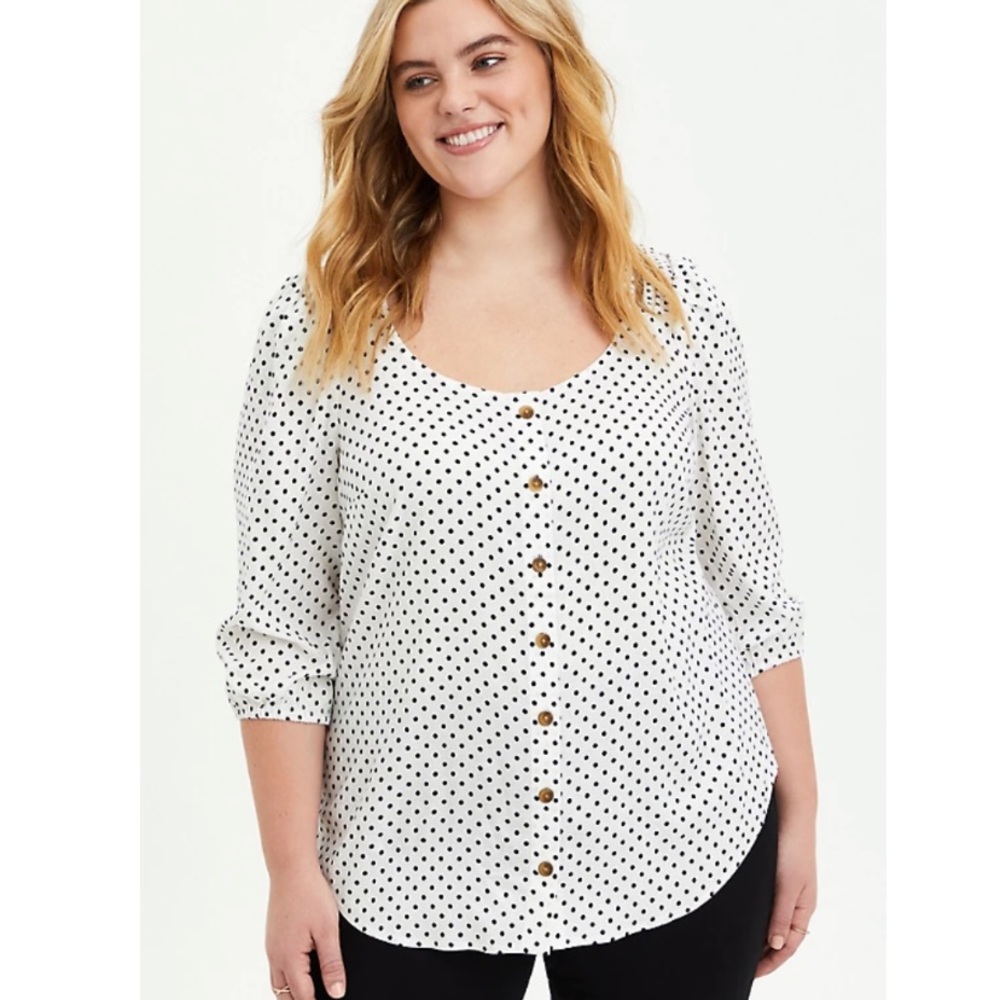 TORRID WHITE & BLACK POLKA DOT BUTTON-FRONT PUFF SLEEVE WOVEN TOP